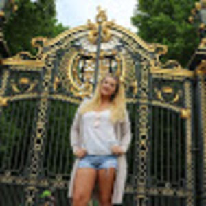 Meet your Posher, Caitlin